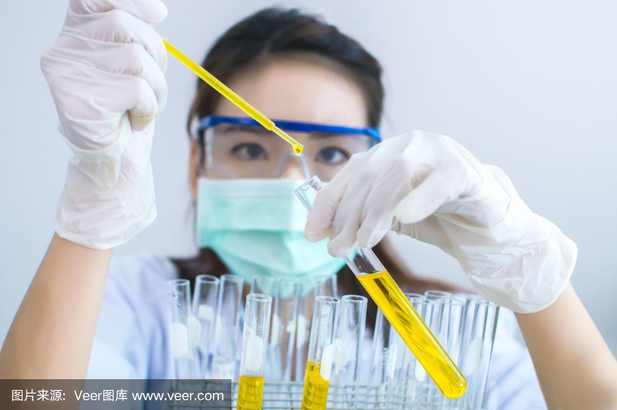 从实验室到生活 一滴石油如何“穿越大瓶药水与小试管”进阶为千万药品和化学品